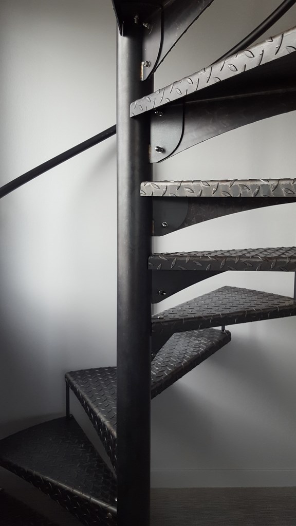 Escalier en colimaçon - Acier Brut - Look industriel